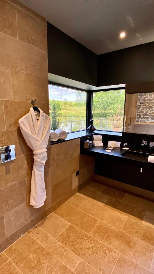 Saint-Jean-de-Trézy Domaine De Rymska & Spa - Relais & Chateaux מראה חיצוני תמונה