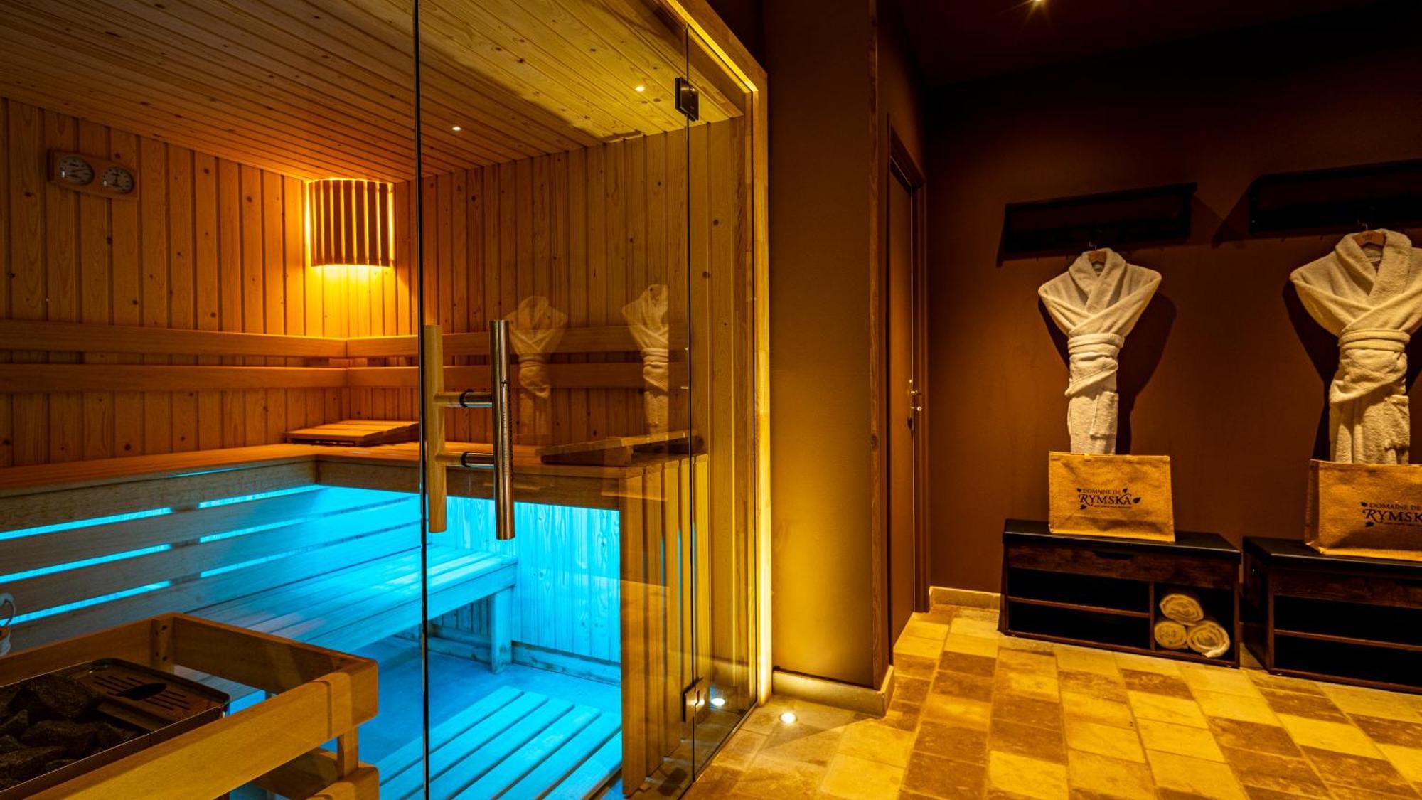 Saint-Jean-de-Trézy Domaine De Rymska & Spa - Relais & Chateaux מראה חיצוני תמונה